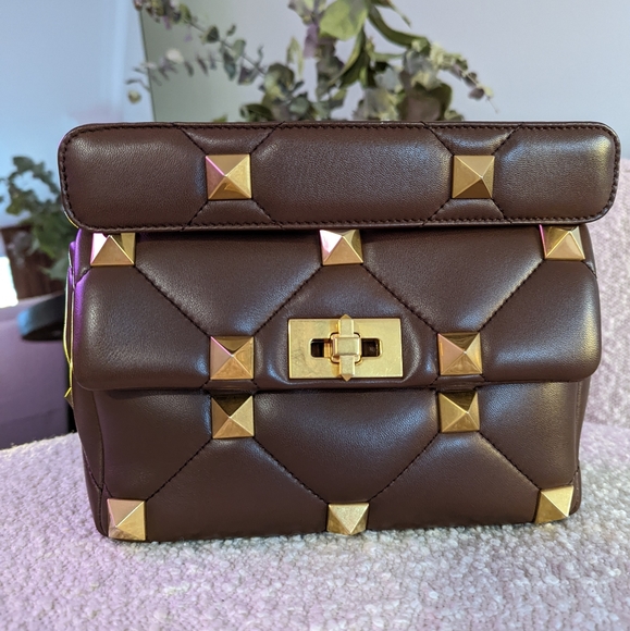 Authentic VALENTINO ROMAN STUD BAG MEDIUM - Picture 1 of 16